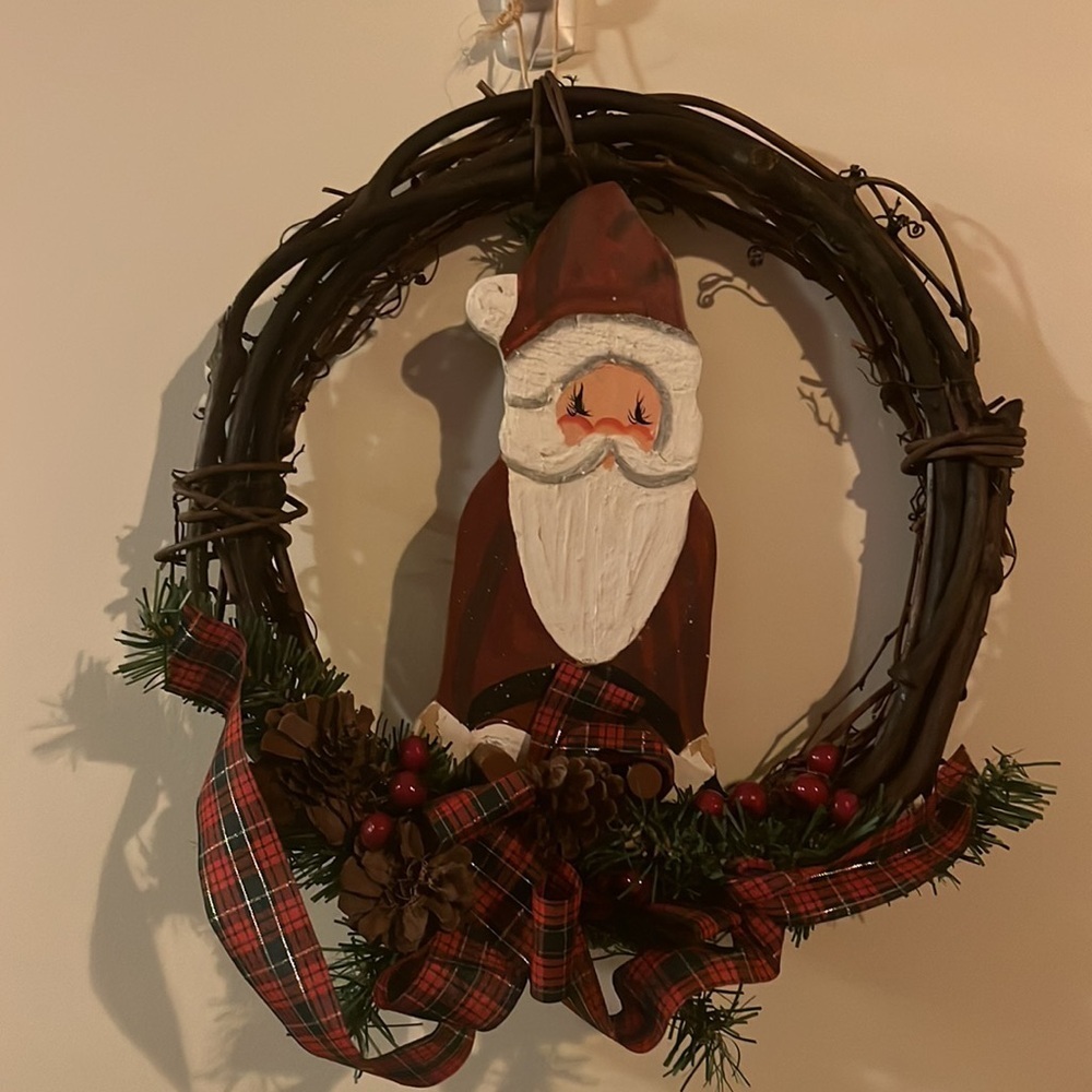 Christmas Wreath Hand-painted Wooden Santa‎ Decoration 13” Pinecones Holly